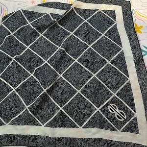 Vintage 70’s BILL BLASS Black & Ivory 100% Silk Hand Rolled Squared Scarf 29”‎